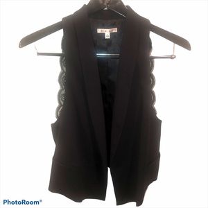 CABI BLACK VEST LACES DETAIL AND POCKETS! LARGE